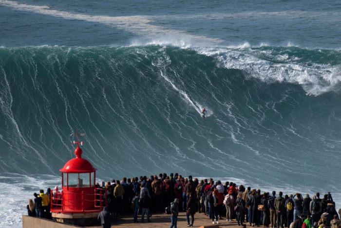 “Sóng thần” cao ngất ngưỡng ở làng Nazaré