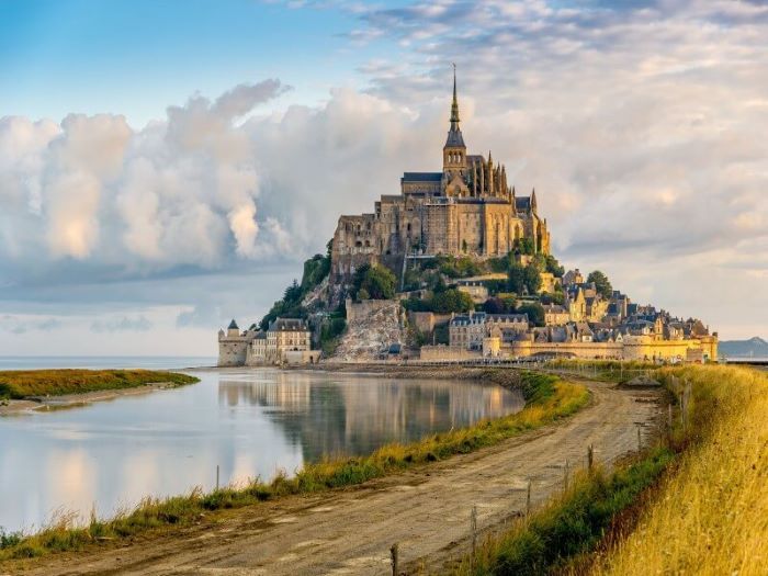 Trải nghiệm hòn đảo xinh đẹp Mont Saint-Michel