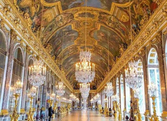 Kiến trúc cổ kính tại cung điện Versailles