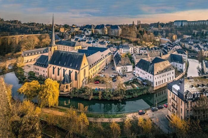 Khám phá sức hút của kiến trúc hàng trăm năm khi đến phố cổ Luxembourg