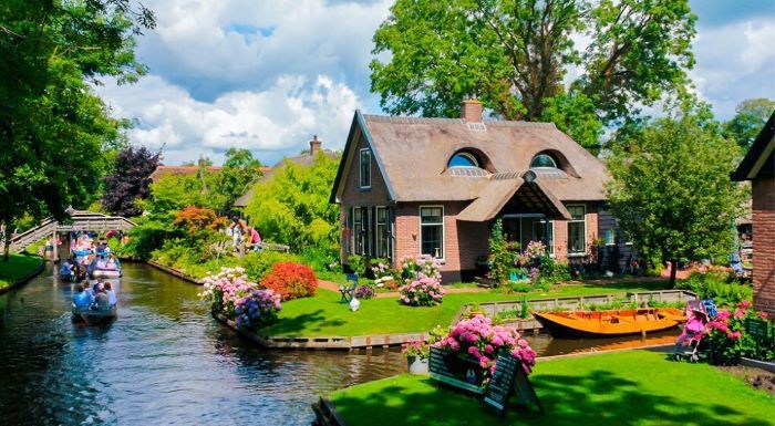 Cảnh đẹp lãng mạn như ở Venice khi đến làng Giethoorn