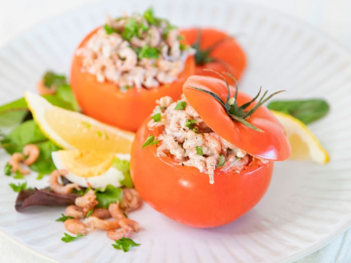 Món khai vị Tomates aux Crevettes Grises hấp dẫn về hương vị lẫn cách trang trí