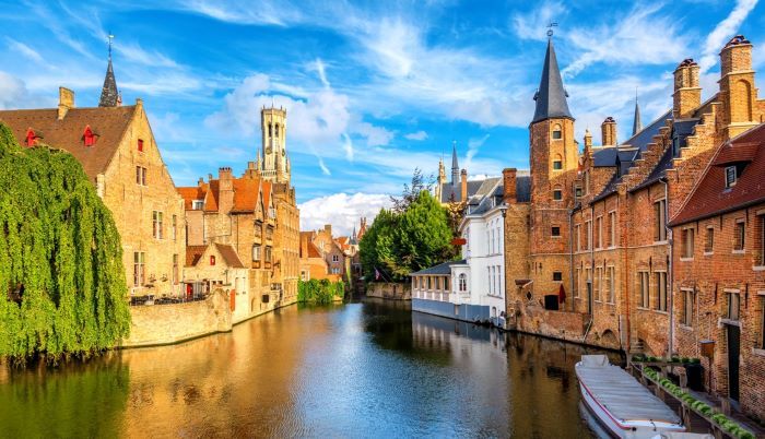 Thành phố Bruges với vẻ đẹp cổ kính, thơ mộng