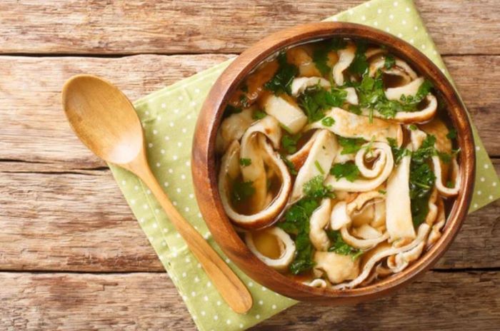 Món súp bánh kếp mang tên Frittatensuppe