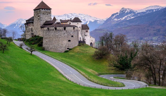 Chiêm ngưỡng Lâu đài Vaduz ở Liechtenstein