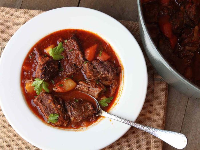 Món súp đỏ Goulash nổi tiếng tại Hungary