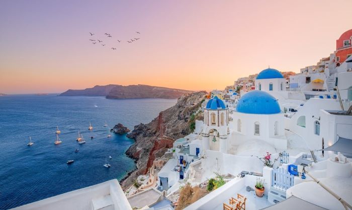 Thành phố Santorini xinh đẹp nổi tiếng ở Hy Lạp