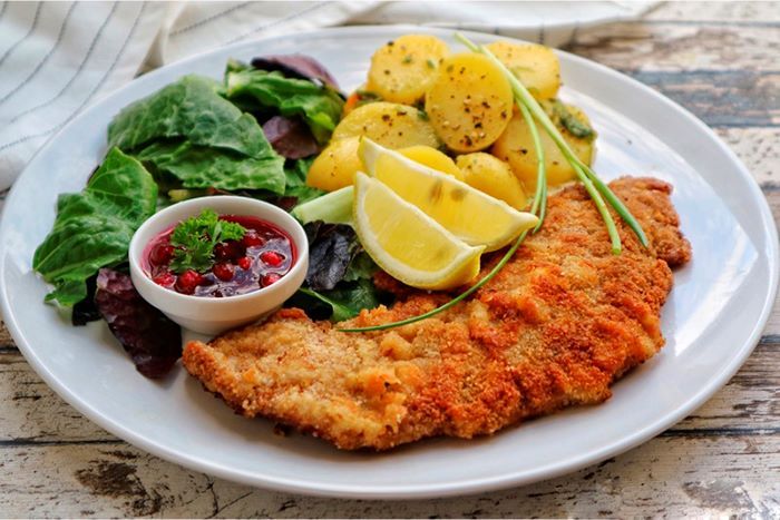 Món Wiener Schnitzel ở nước Áo