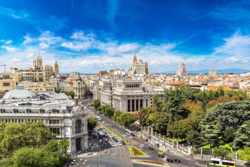 Nét đẹp sôi động pha chút cổ kính ở thành phố Madrid