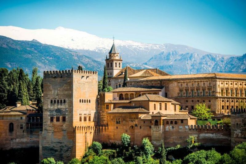 Lâu đài Alhambra nổi tiếng tại Tây Ban Nha