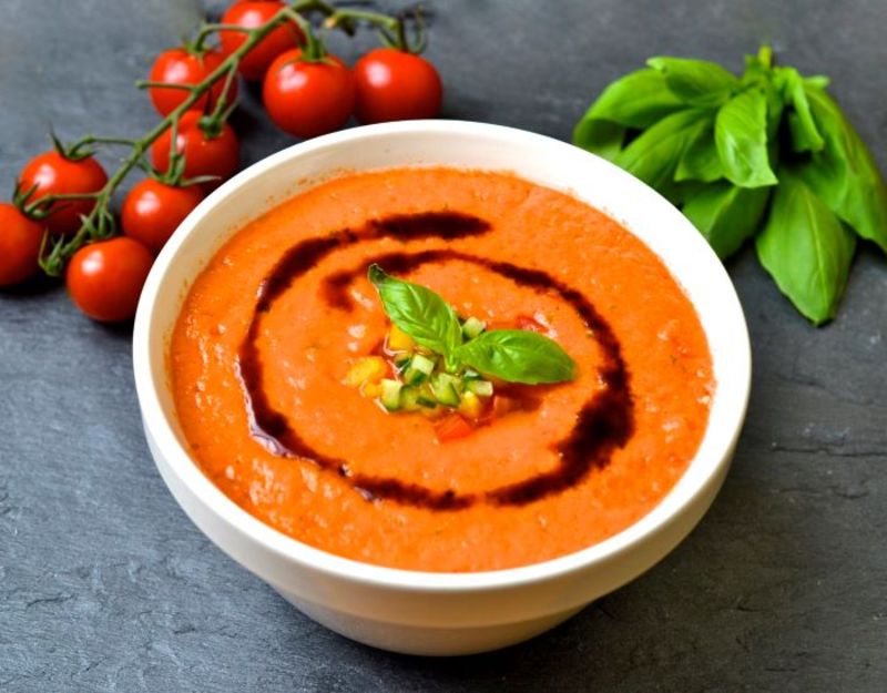 Món súp lạnh Gazpacho làm từ cà chua tươi ngon