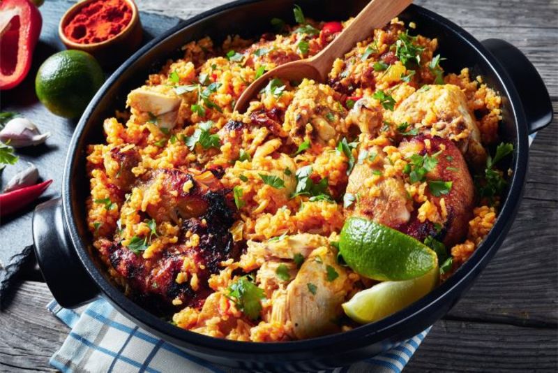 Món cơm thập cẩm truyền thống mang tên Paella Valenciana