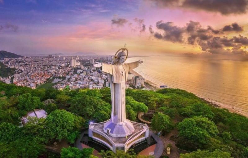 Tượng chúa cứu thế Cristo Redentor ở độ cao 710m