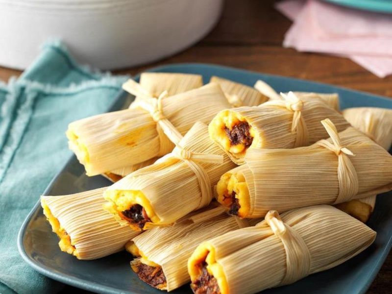 Món bánh Tamales gói lá ngô độc lạ ở Chile