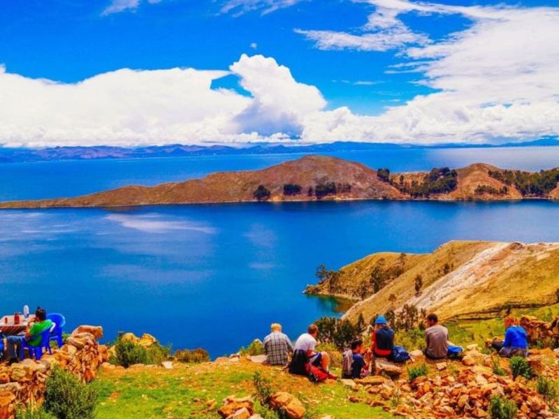 Titicaca là hồ nước ở trên đỉnh núi Andes hùng vĩ