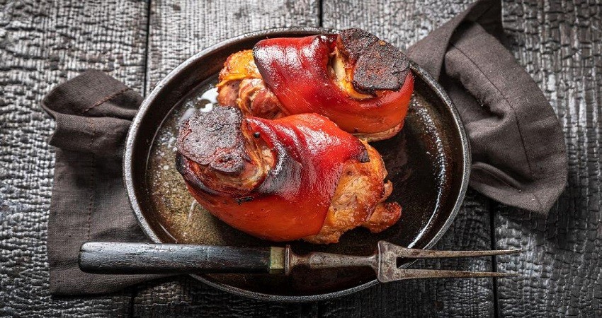 Giò heo muối nướng Schweinshaxe