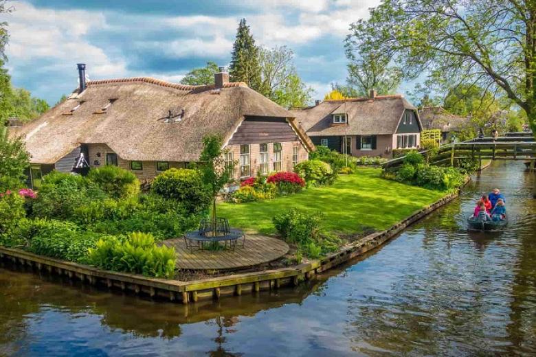 Làng cổ tích Giethoorn