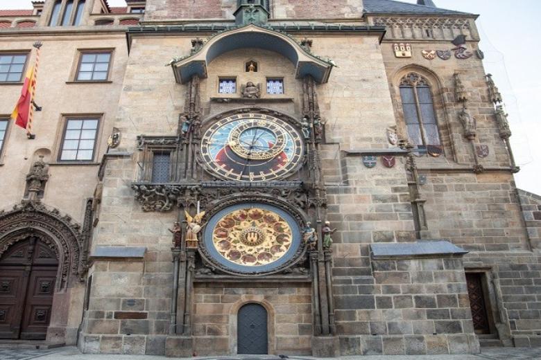 Tháp Đồng Hồ Thiên Văn (Astronomical Clock)
