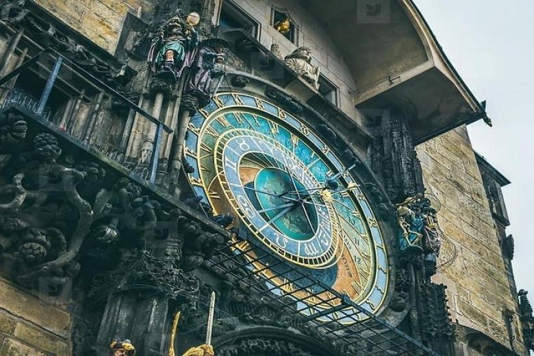 Tháp Đồng Hồ Thiên Văn (Astronomical Clock)