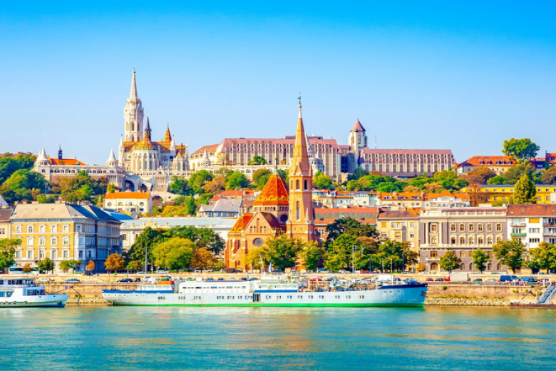 Du thuyền ngắm cảnh sông Danube