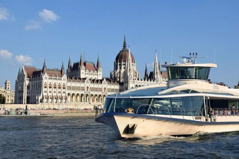 Du thuyền ngắm cảnh sông Danube