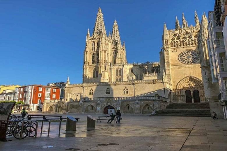Nhà Thờ Burgos - Our Lady of Burgos
