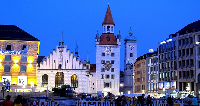 Tòa thị chính cổ Altes Rathaus ở Đức