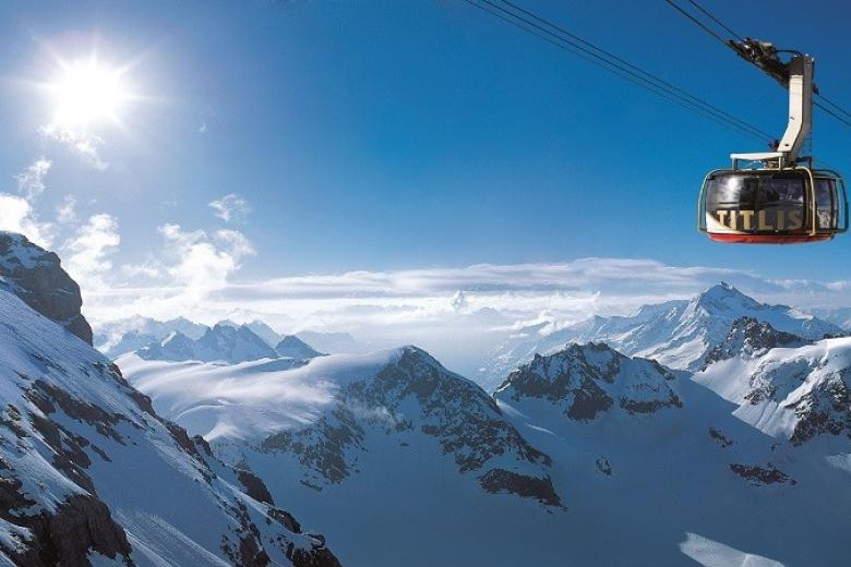 Trải nghiệm đi cáp treo lên núi Titlis