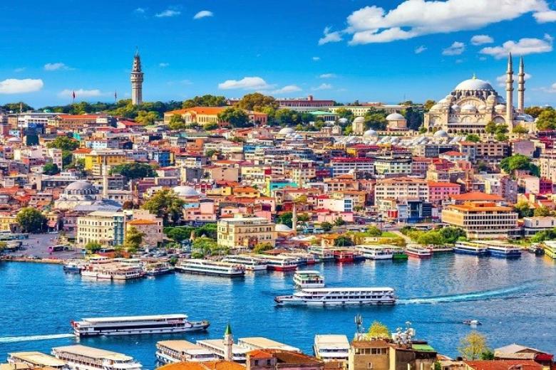 Du ngoạn bẳng tàu trên eo biển Bosphorus
