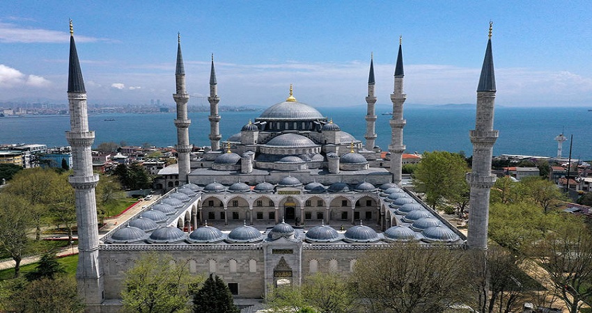 Blue Mosque có tên gọi đầy đủ là Sultan Ahmed Mosque. Ảnh: dailysabah
